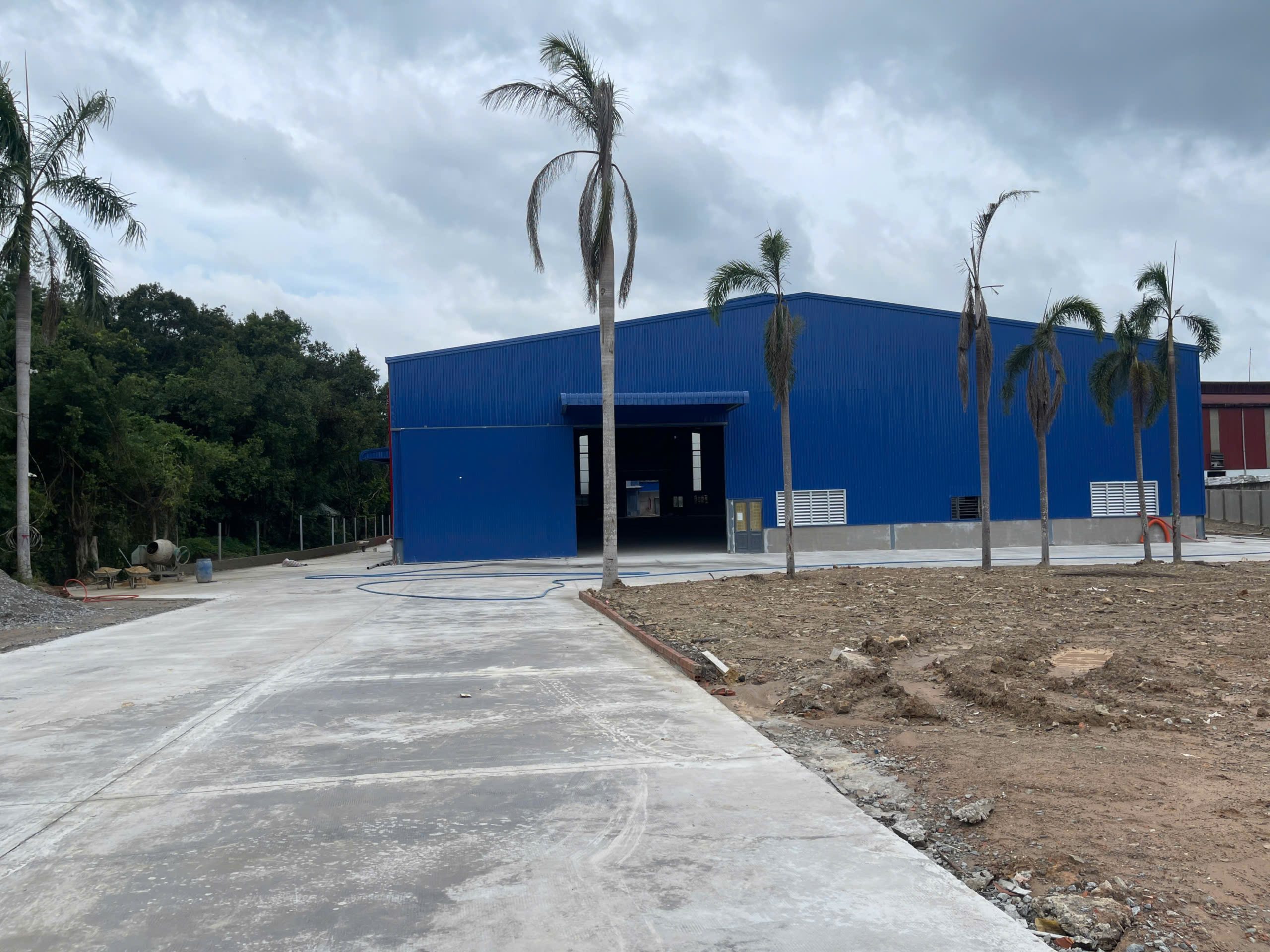 Cho thuê nhà xưởng Bình Mỹ Tân Uyên Bình Dương 2.400m², đất 4.000m², điện 560 KVA, PCCC tự động, đường container. Giá 180 triệu/tháng.