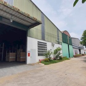 Cho thuê nhà xưởng Thuận An Bình Dương 2.000m², cẩu trục 5 tấn, điện 400 KVA, PCCC tự động đã nghiệm thu, hoàn công đầy đủ. Giá 3,3 USD/m².